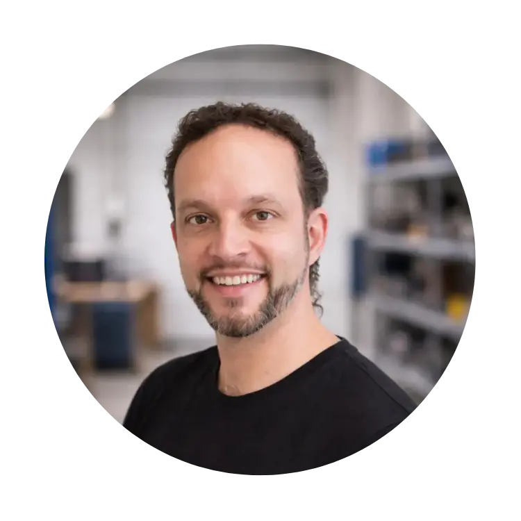 Rundes Portraitfoto von DI Alexander Leopold, Softwareentwicklung bei DIAWA